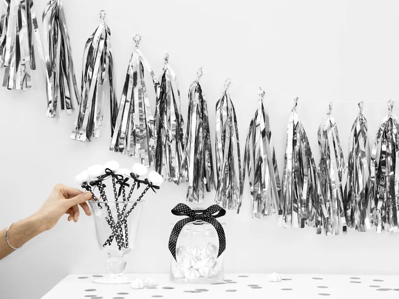 Tassel garland, silver