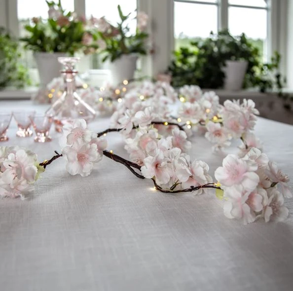 Batteridriven belysning Ljusslinga körsbärsblommor 180 cm