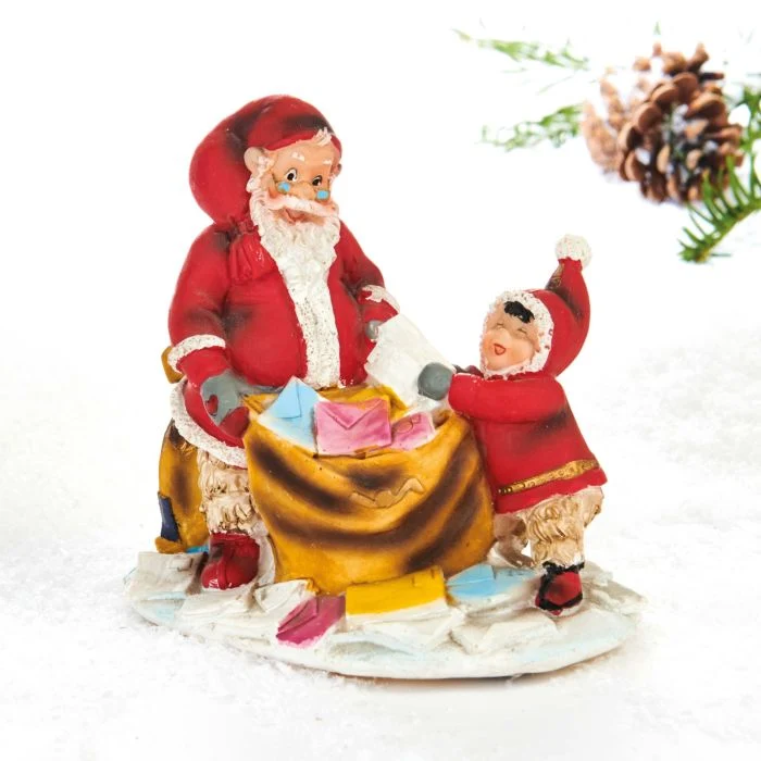 Jultomte med grönländsk pojke