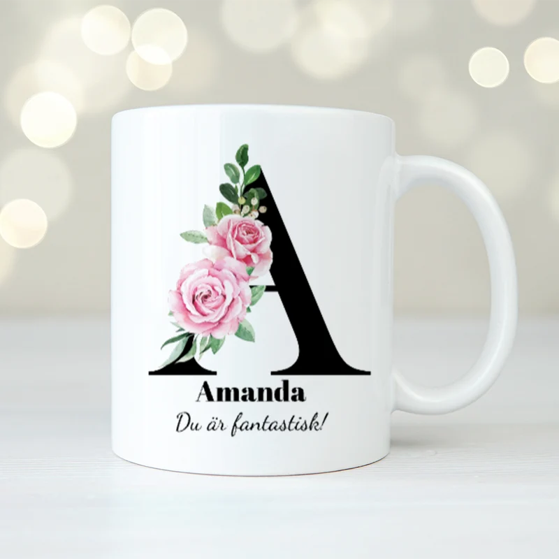 Blommig bokstav | Ljusrosa | Personlig mugg