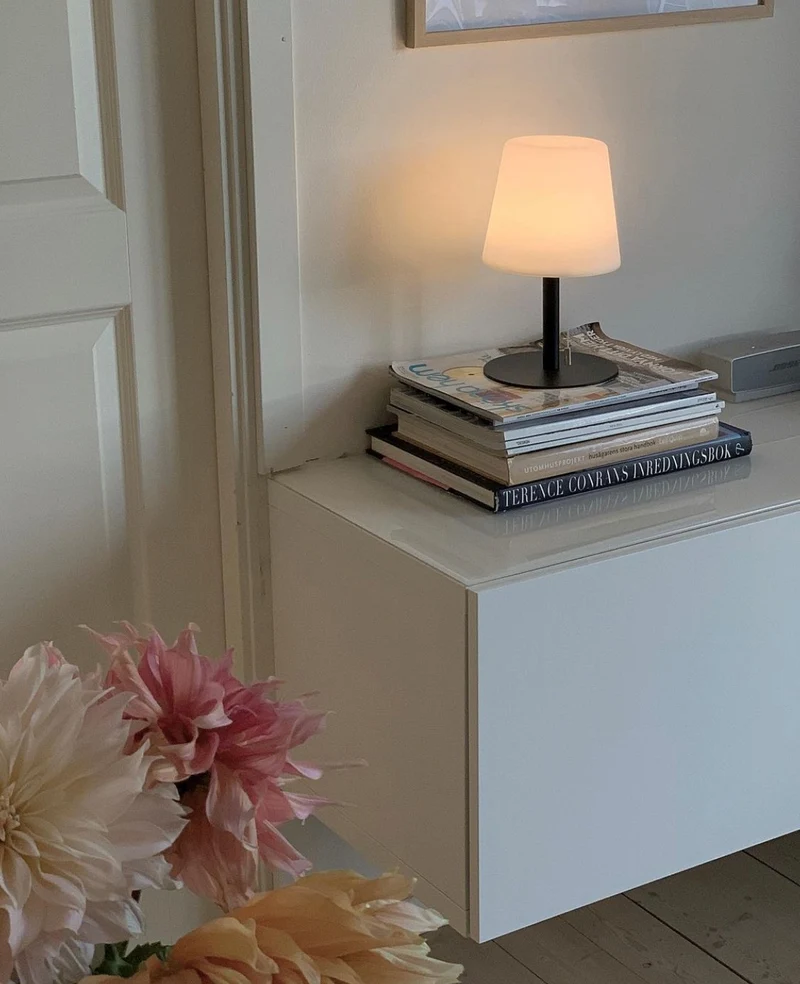 Tina LED bordslampa 26cm vit