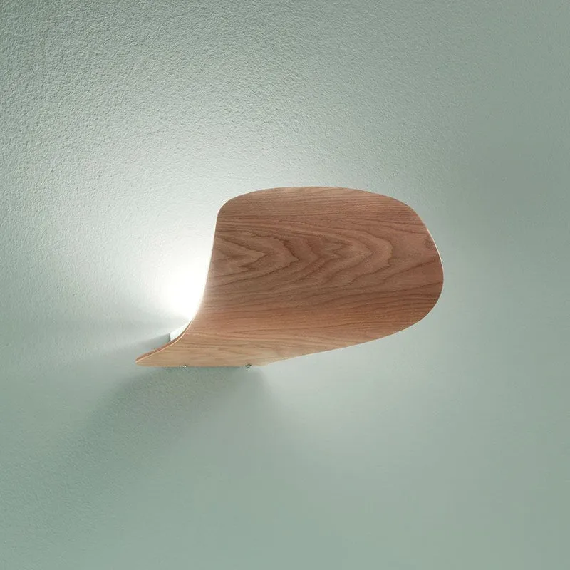 Pevero LED Wandlampe aus Eschenholz