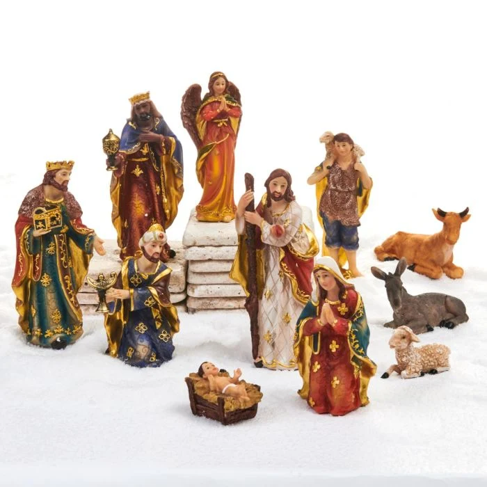 Julkrubba med 11 detaljerade figurer