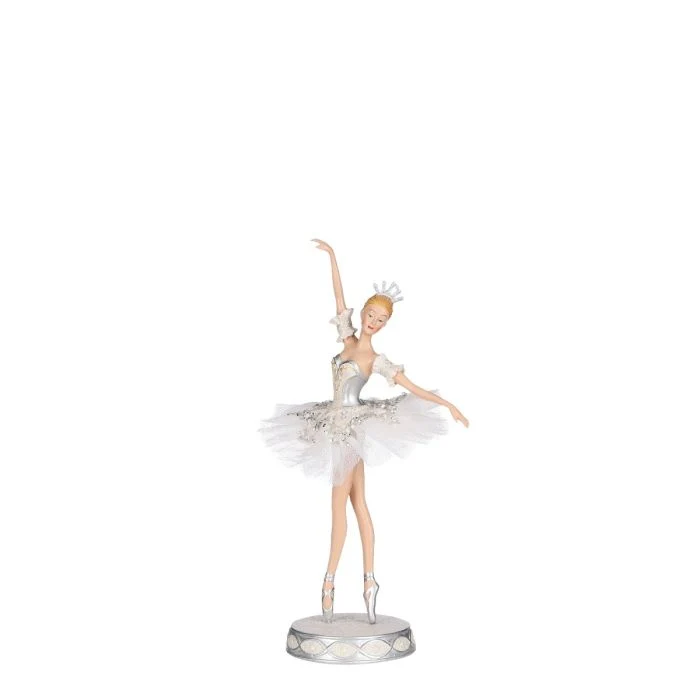 Ballerina i fin klänning stående