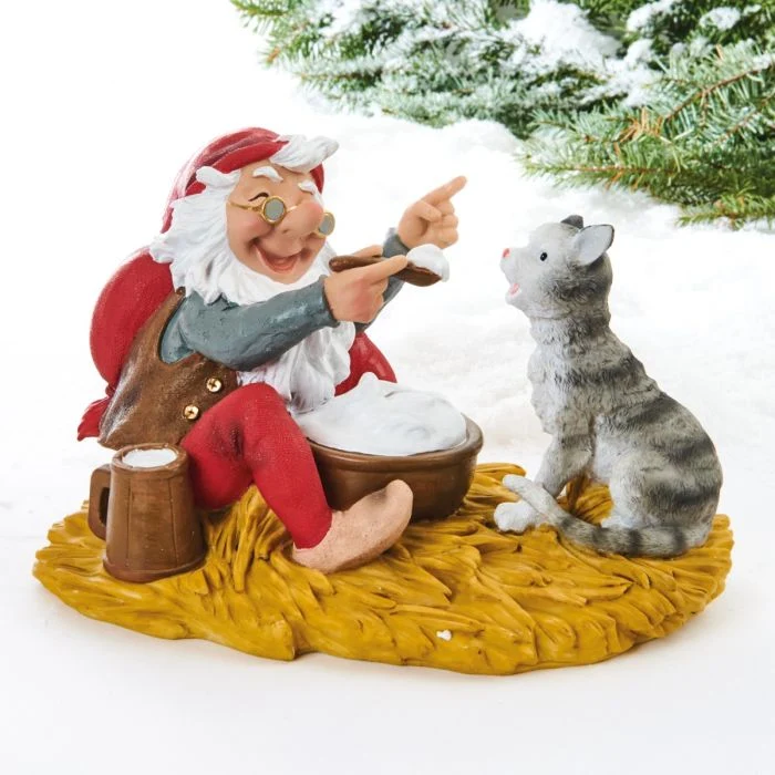 Jultomte äter risgrynsgröt med katten stor