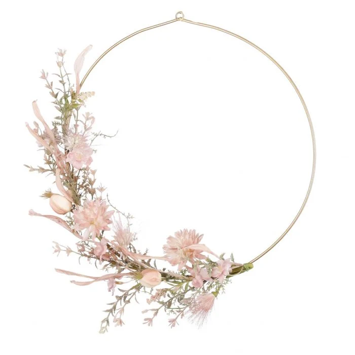 Ring med konstgjorda rosa blommor