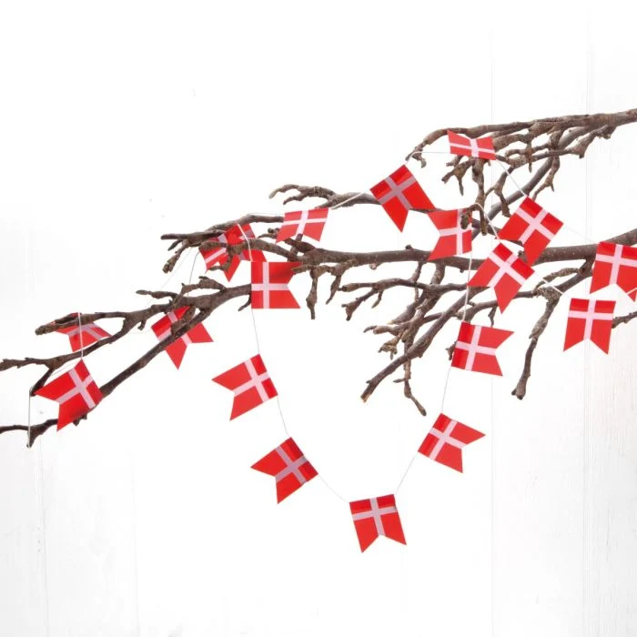 Flagggirlang med danska flaggor i tyg