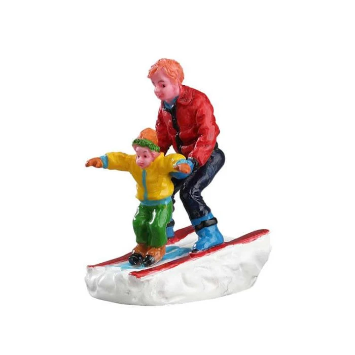 Far och son åker skidor
