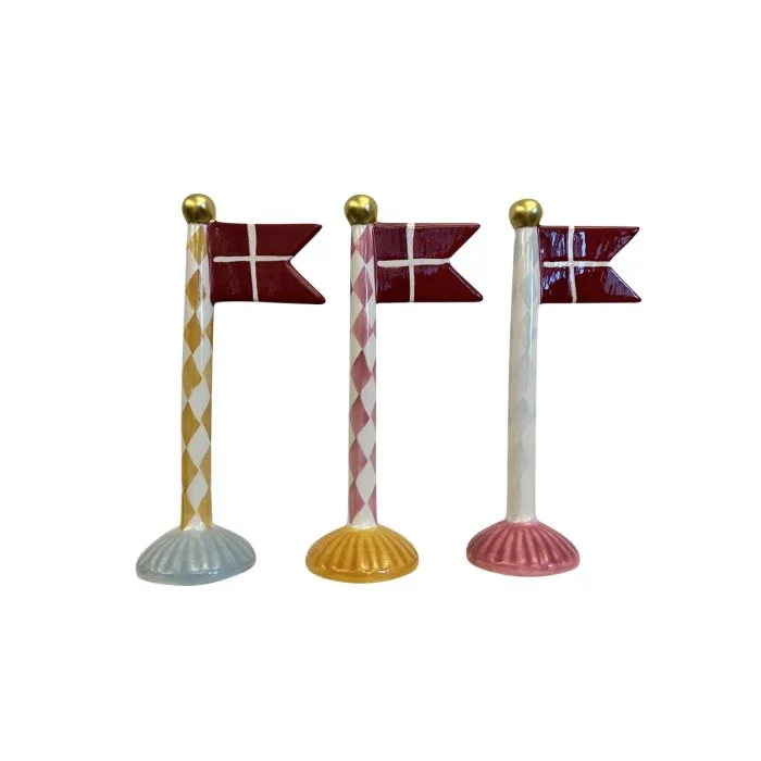Flagga 19 cm hög med harlekinmönster