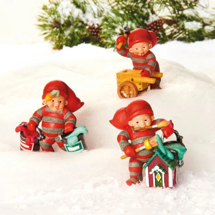 Bäbistomte förbereder julklappar