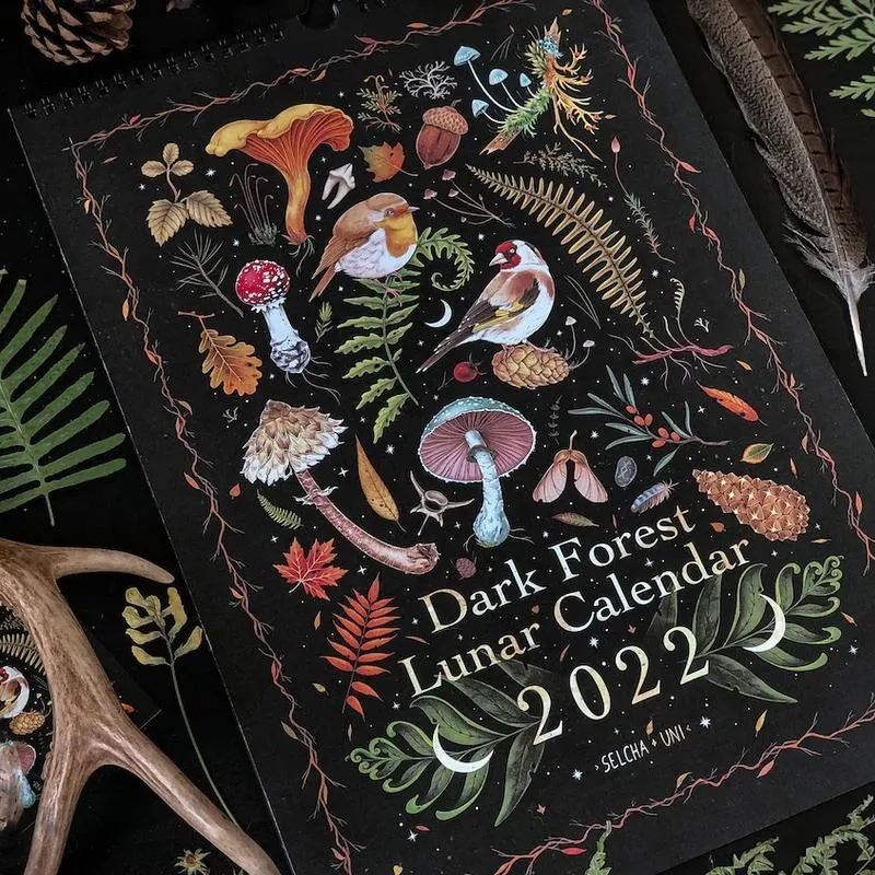 Mörk Skog Månkalender 2023 - Dekorativ Väggkalender